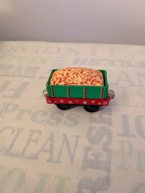 2003 Thomas & Friends Take N Play Christmas Winter Holiday CANDY CANE CARGO CAR